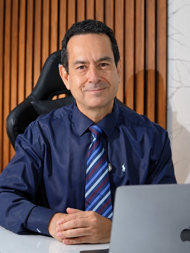 Dr. Alexander Azevedo